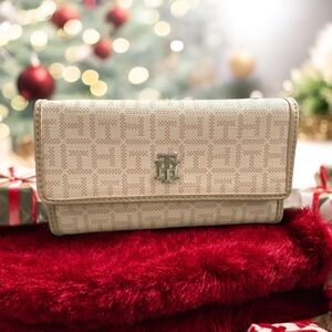 Tommy Hilfiger Trifold checkbook wallet
